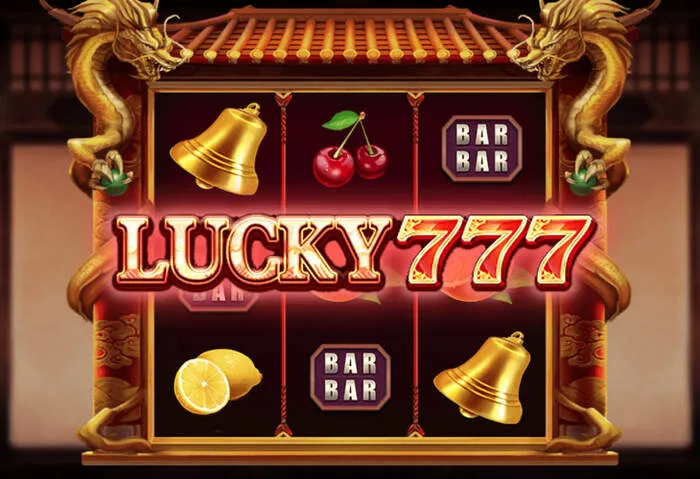Glänzende Casino-Chips vor Miami Skyline mit Bonus-Symbolen
